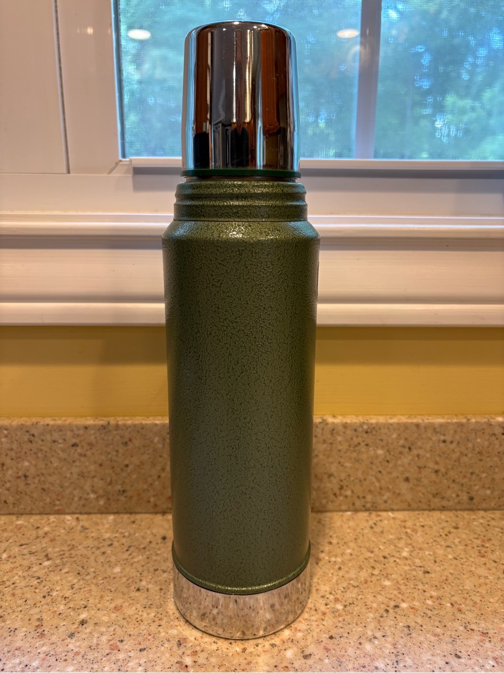 Vintage Aladdin Stanley Model A-944DH 1 Quart Vacuum Bottle, Hammertone Green - Picture 5 of 9